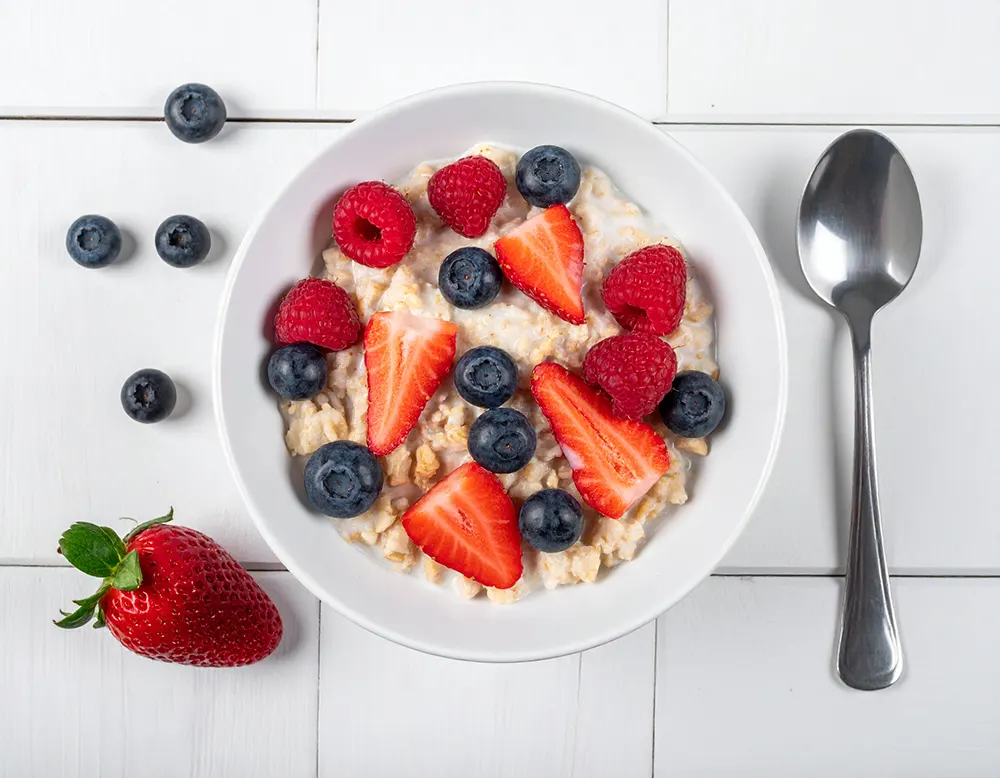 Joghurt-Bowl mit Haferflocken & Beeren Rezept | Dilos Kitchen