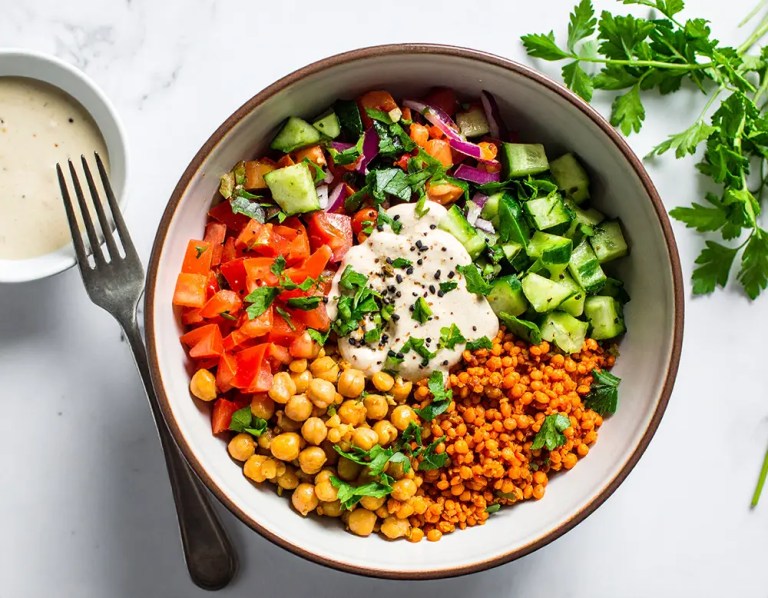 Linsen-Bowl mit Kichererbsen & Zitronen-Tahini-Sauce | Rezept bei Dilos Kitchen