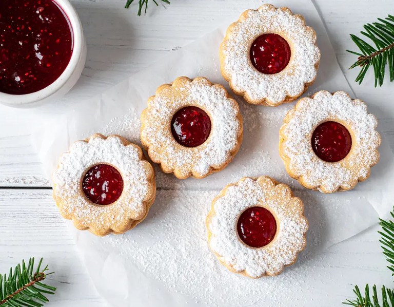 Spitzbuben-Plätzchen Rezept bei Dilos Kitchen - Spitzbuben Kekse selber machen