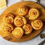 Herzhafte Blätterteig-Schnecken mit Truthan und Käse - einfaches & schnelles Rezept | Dilos Kitchen