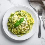 Zoodles - Zucchini-Spaghetti mit cremiger Sahnesauce - Zucchini Nudeln Rezept bei DIlos Kitchen